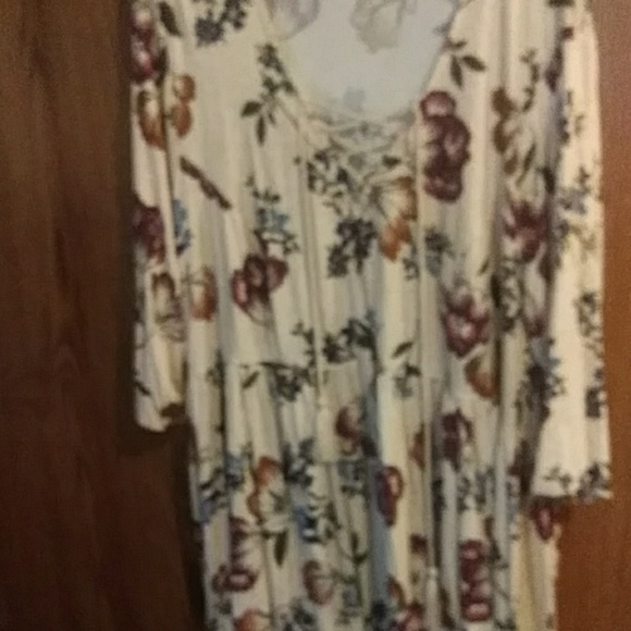 Terra & Sky Tops - Cream Colored flowered tunic